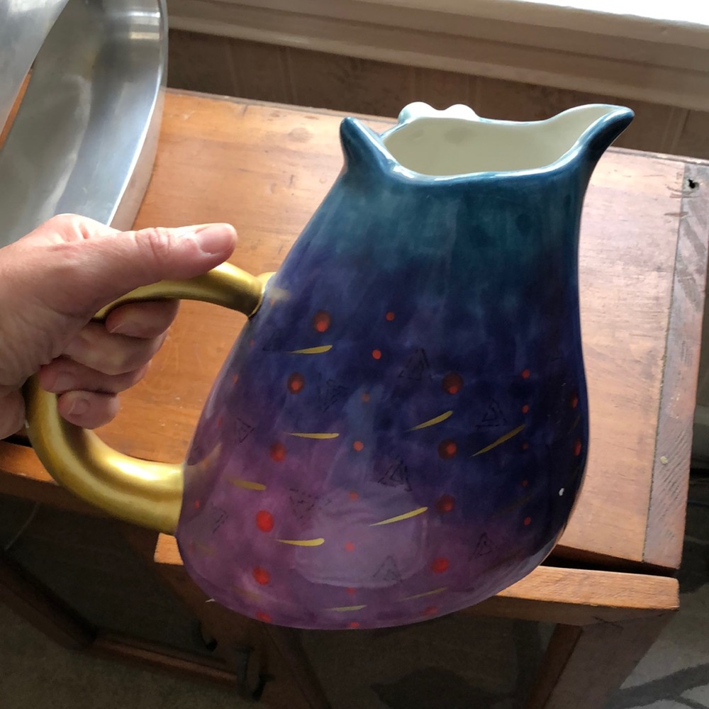 Cat Pitcher 🐱 - Picture 2 of 3
